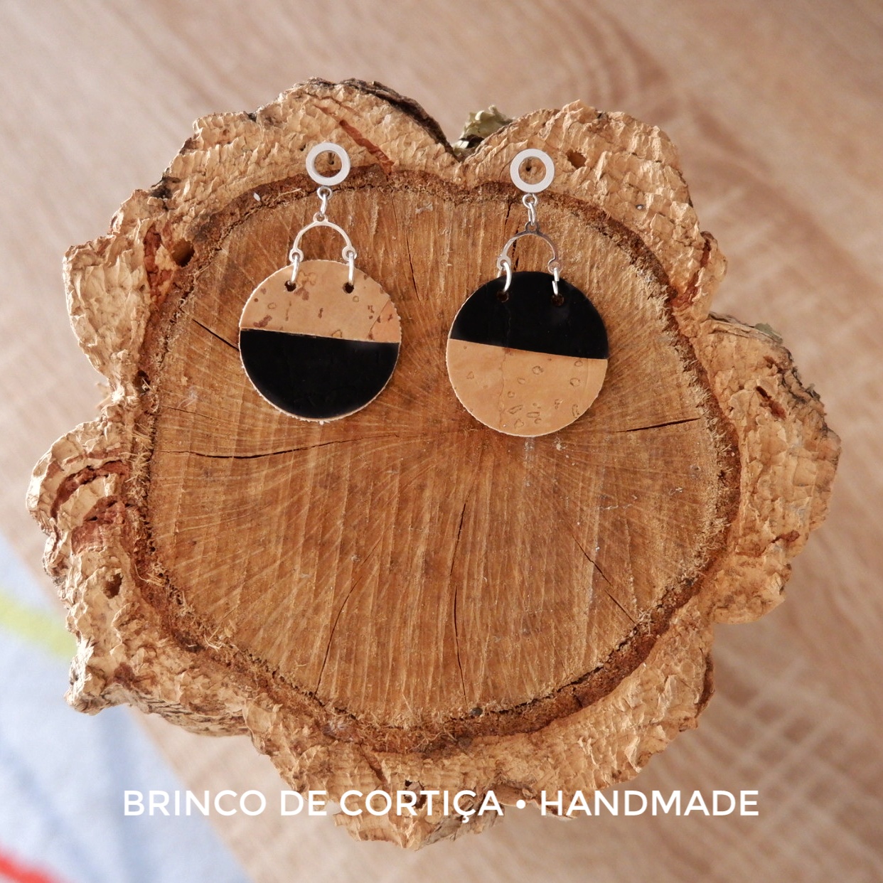 brincos de cortiça - modelo bolacha